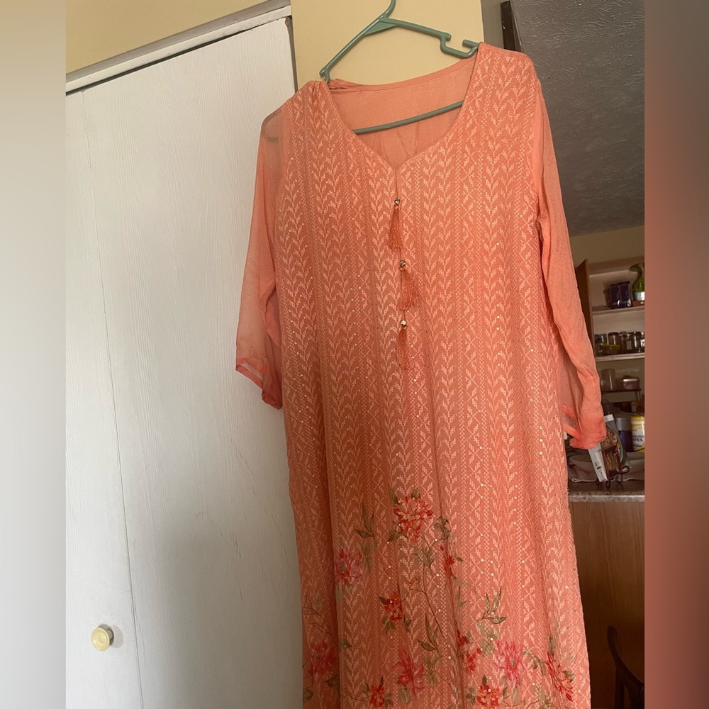 Peach color Indian/pakistani dress in l or xl size with straight fit kurta scarf